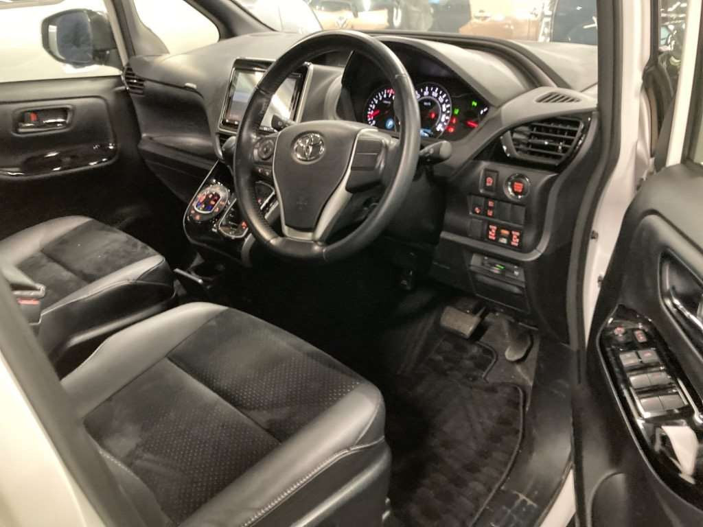 2021 Toyota Voxy ZRR80W[2]