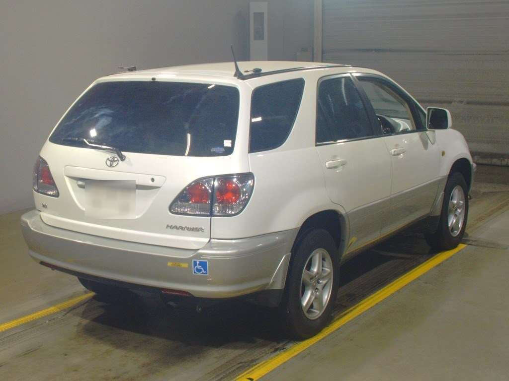 2002 Toyota Harrier MCU10W[1]