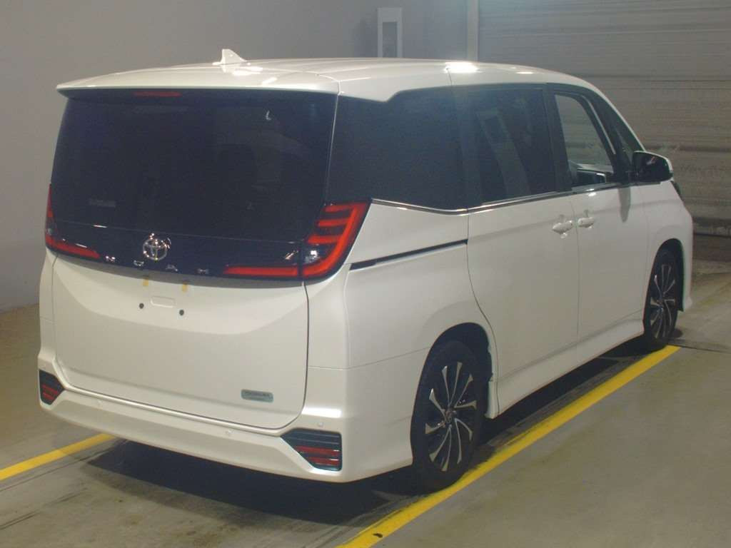 2022 Toyota Noah MZRA90W[1]