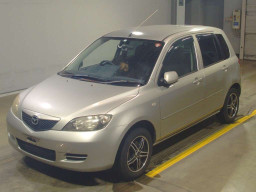 2004 Mazda Demio