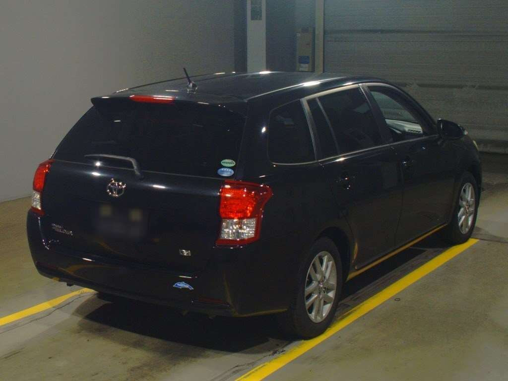 2013 Toyota Corolla Fielder NZE161G[1]