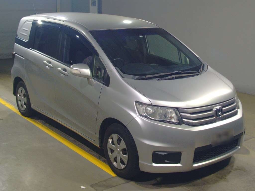 2013 Honda Freed Spike GB3[2]