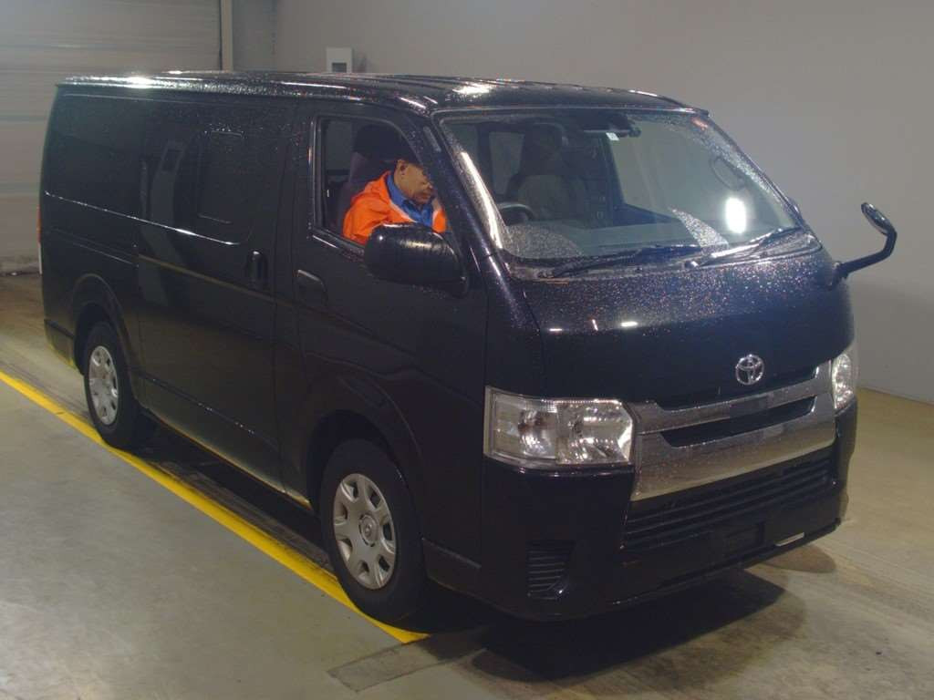 2019 Toyota Regiusace Van TRH200V[2]