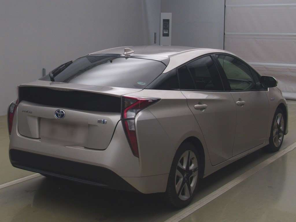 2017 Toyota Prius ZVW50[1]