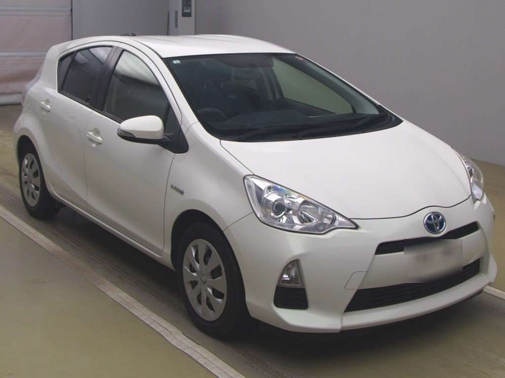 2014 Toyota Aqua NHP10[2]