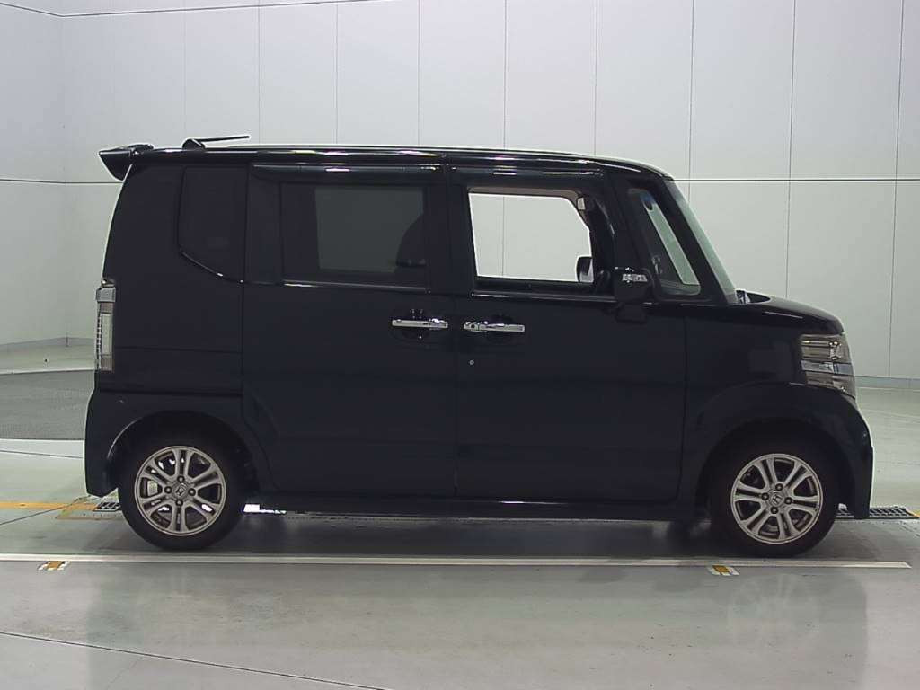 2011 Honda N-BOX CUSTOM JF1[2]