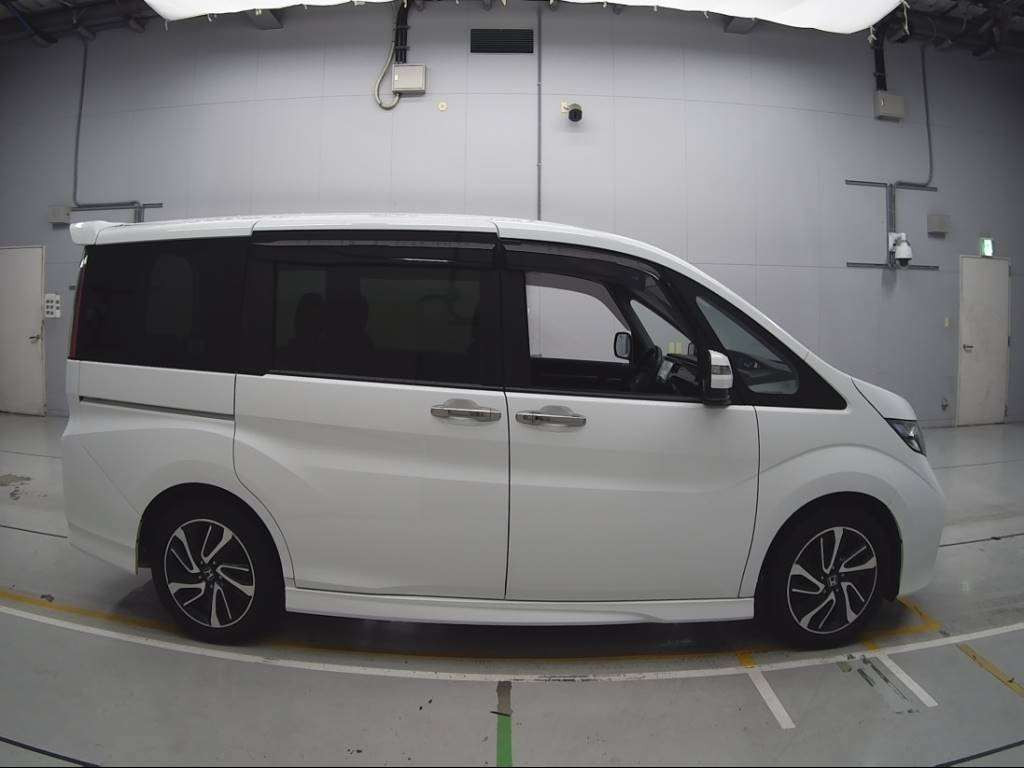 2016 Honda Step WGN Spada RP3[2]