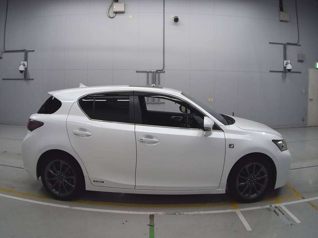 2012 Lexus CT ZWA10[2]