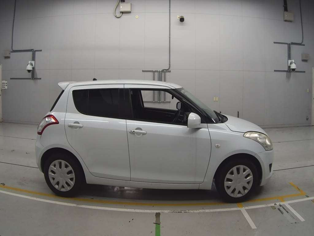 2010 Suzuki Swift ZC72S[2]