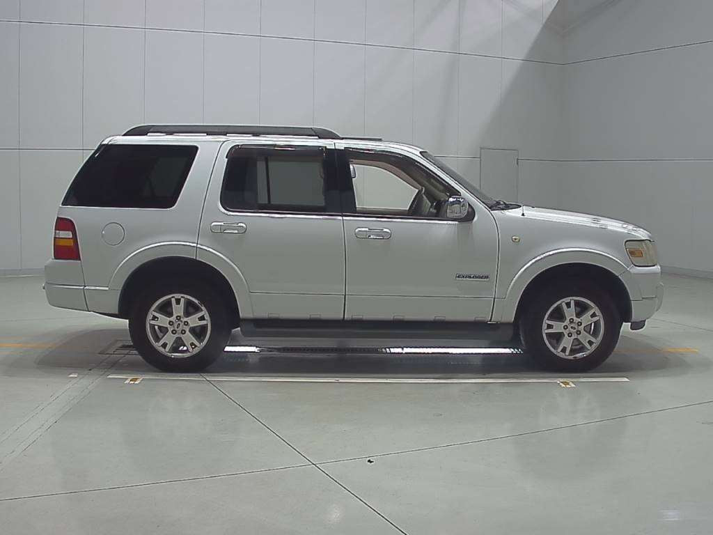 2005 Ford Explorer 1FMEU74[2]