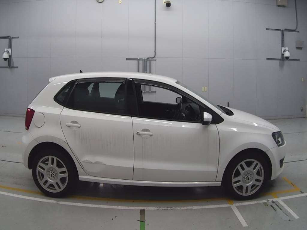 2013 Volkswagen Polo 6RCBZ[2]