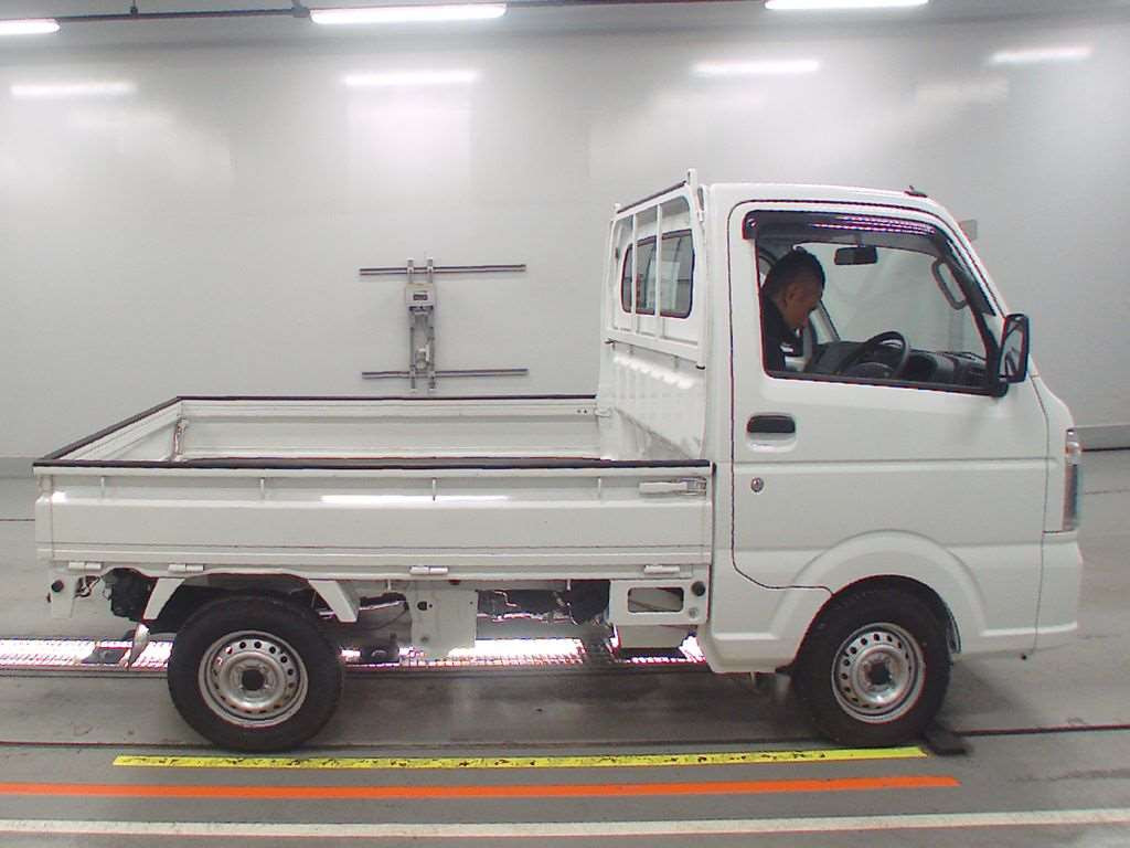 2020 Suzuki Carry Truck DA16T[2]