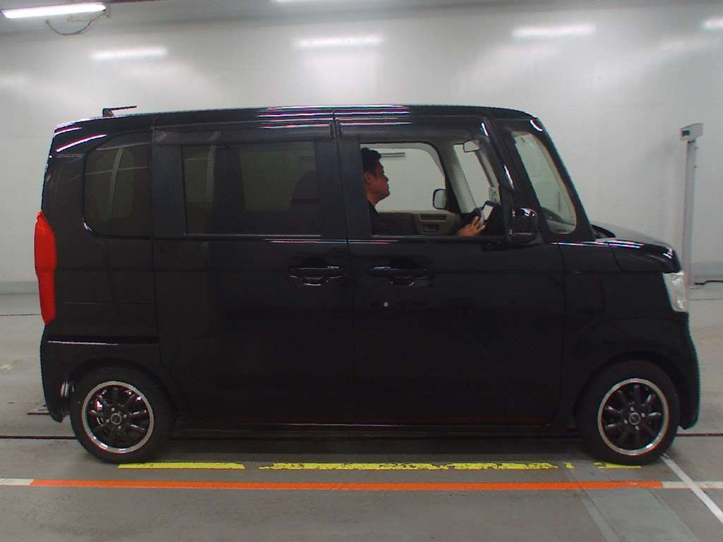 2017 Honda N-BOX JF3[2]