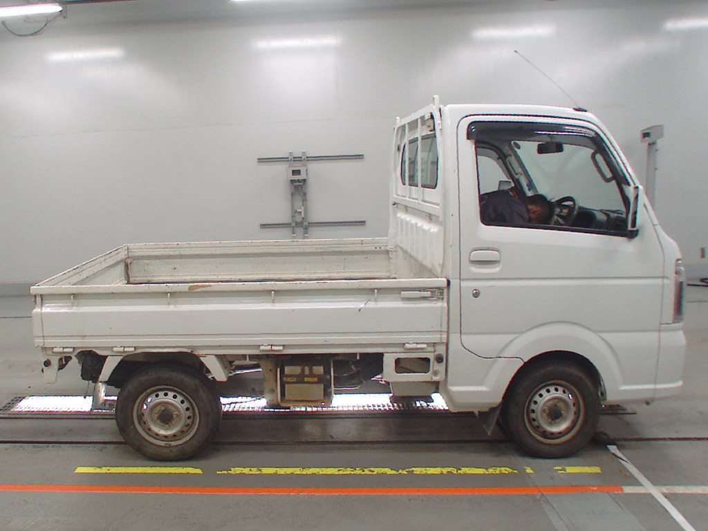 2015 Suzuki Carry Truck DA16T[2]