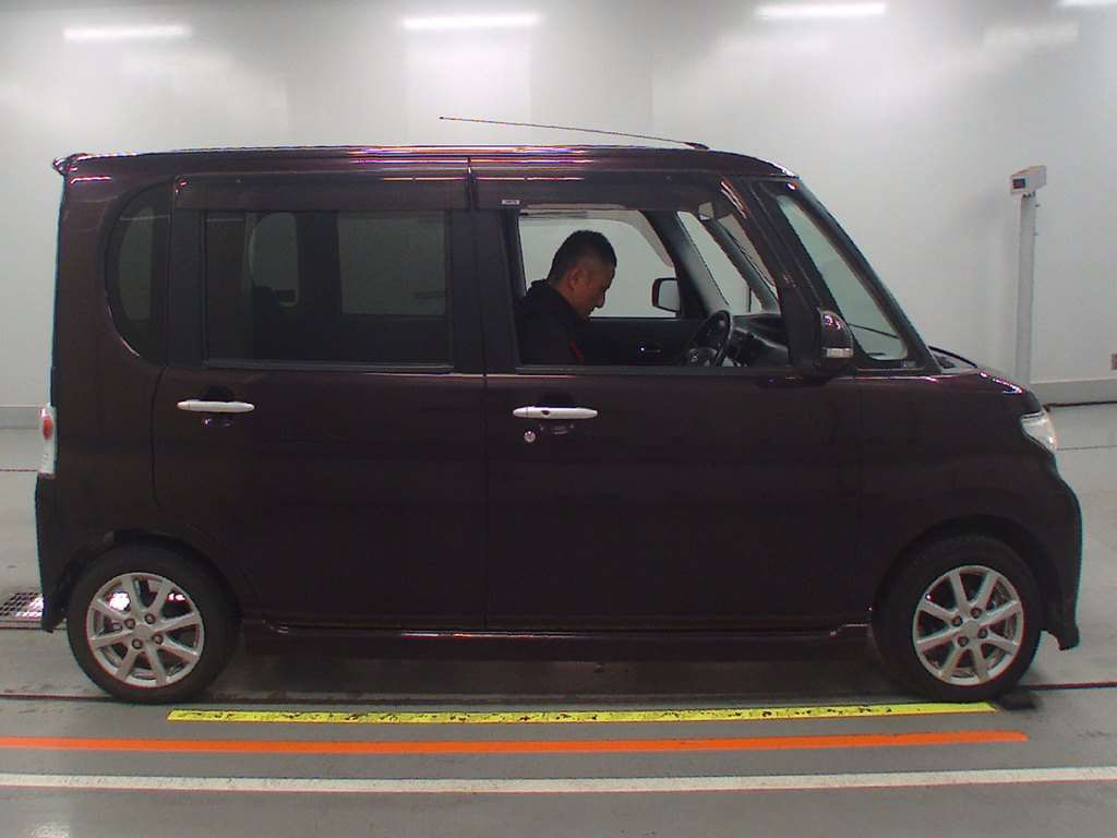 2011 Daihatsu Tanto L375S[2]