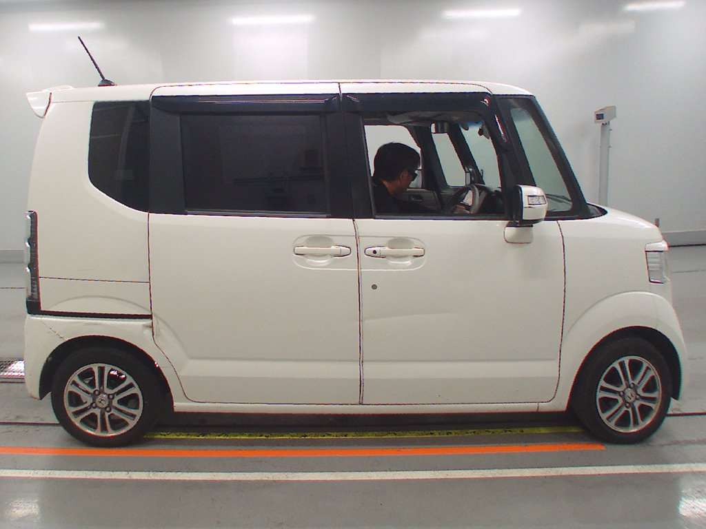 2013 Honda N-BOX JF1[2]