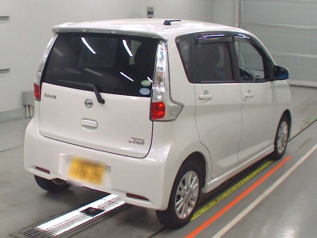 2013 Nissan DAYZ B21W[1]