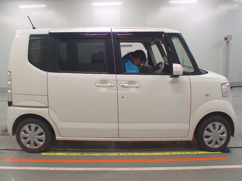 2016 Honda N-BOX JF1[2]