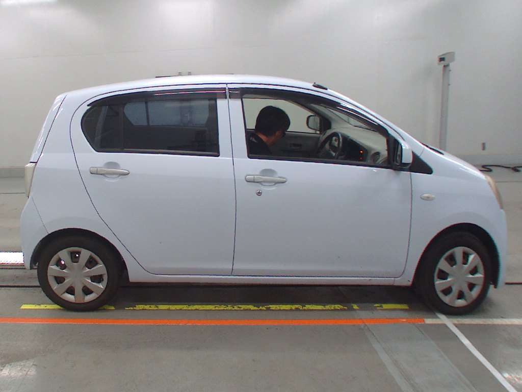 2012 Daihatsu Mira es LA300S[2]