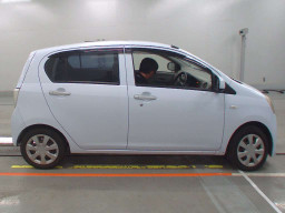 2012 Daihatsu Mira es