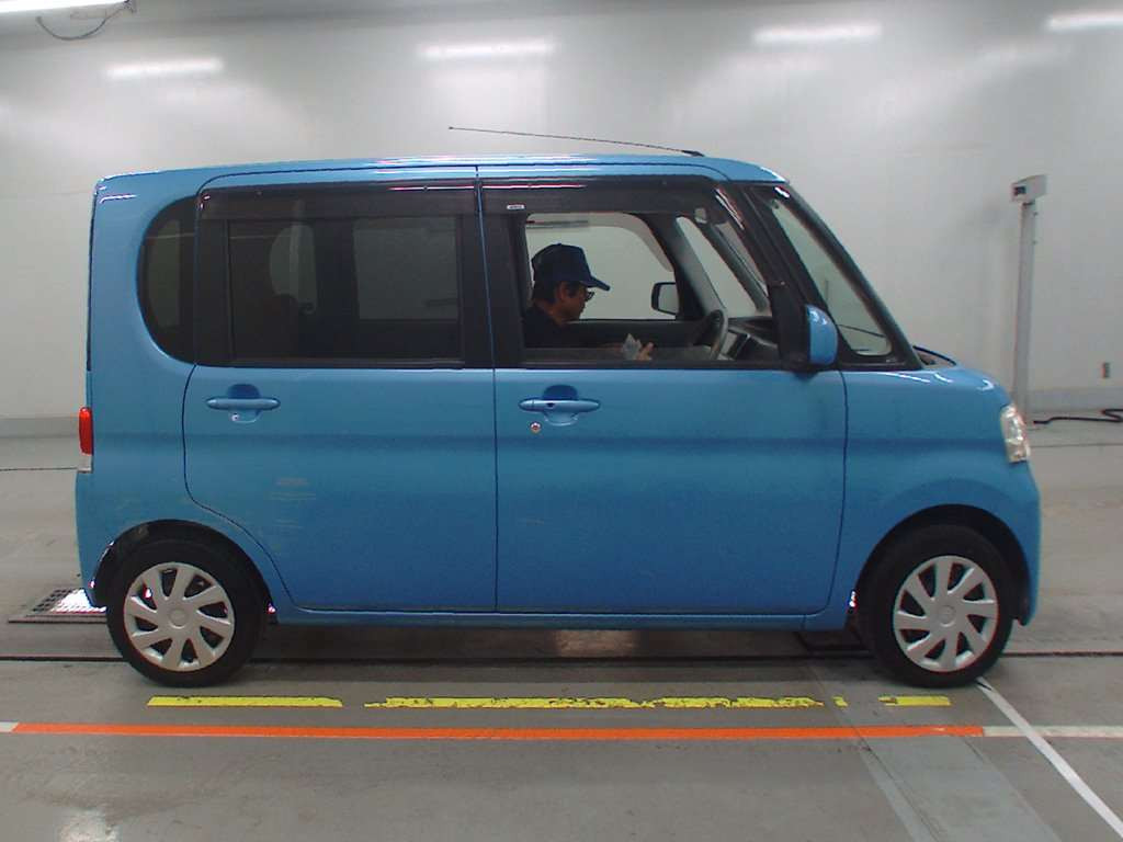 2011 Daihatsu Tanto L375S[2]