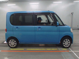 2011 Daihatsu Tanto