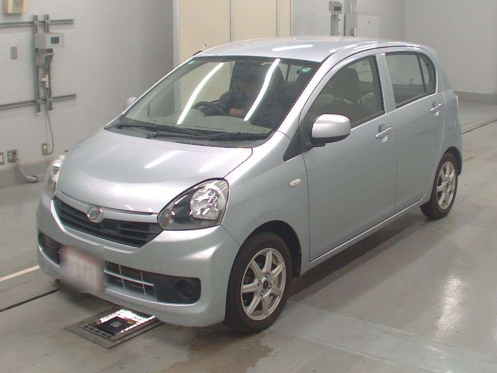 2016 Daihatsu Mira es LA300S[0]