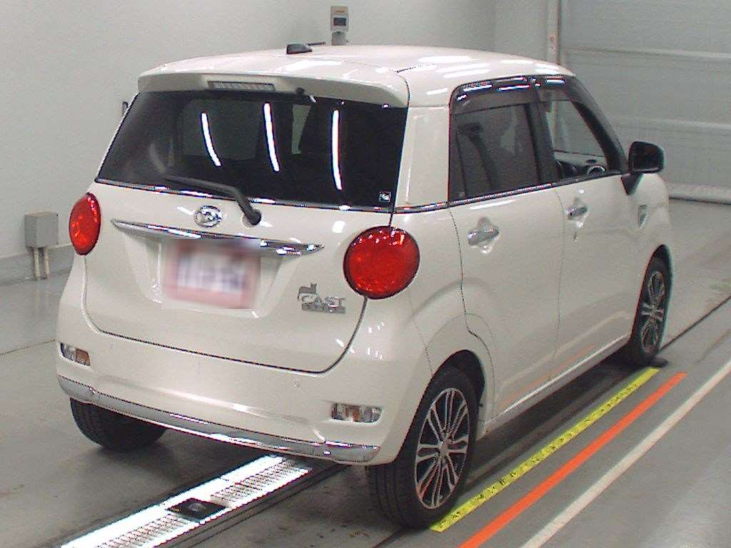 2016 Daihatsu Cast LA250S[1]