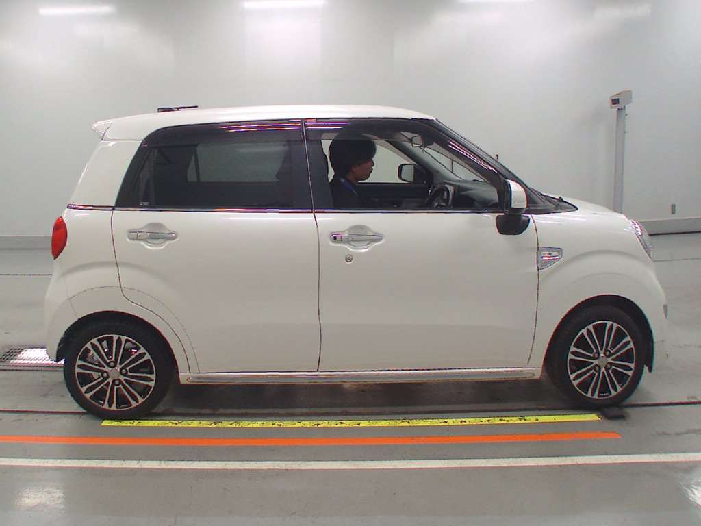 2016 Daihatsu Cast LA250S[2]