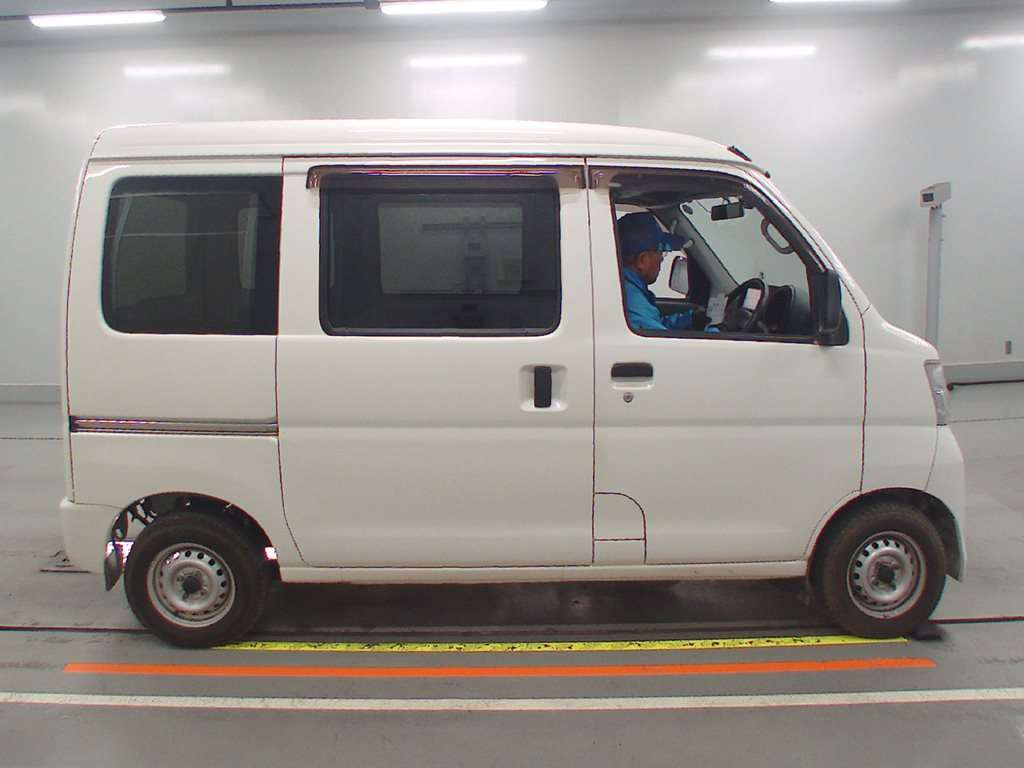 2016 Daihatsu Hijet Cargo S321V[2]