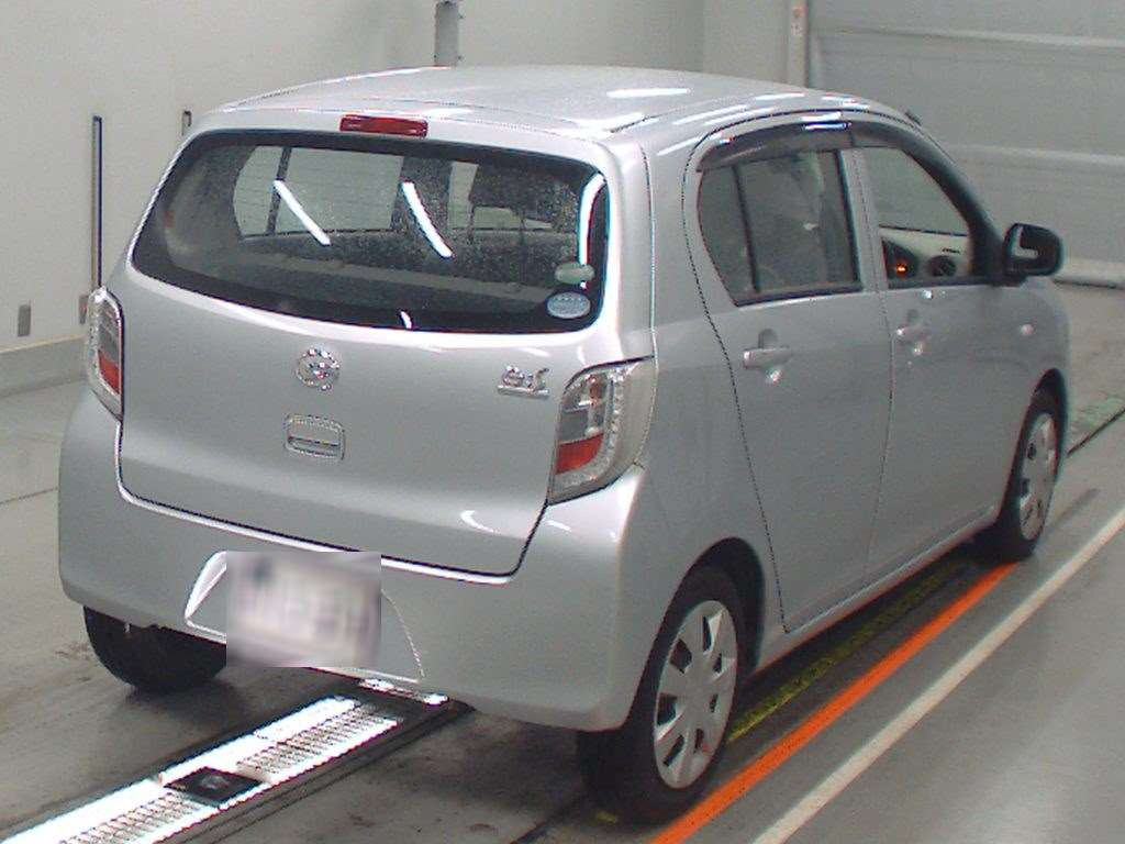 2016 Daihatsu Mira es LA300S[1]