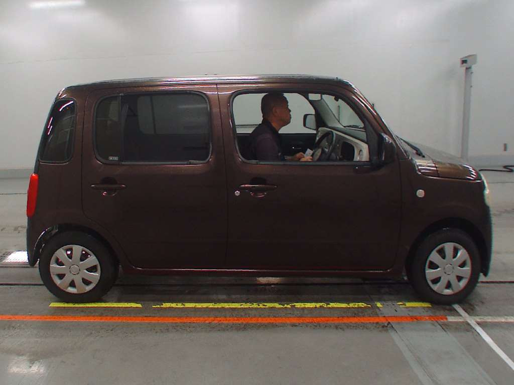 2009 Daihatsu Mira Cocoa L675S[2]