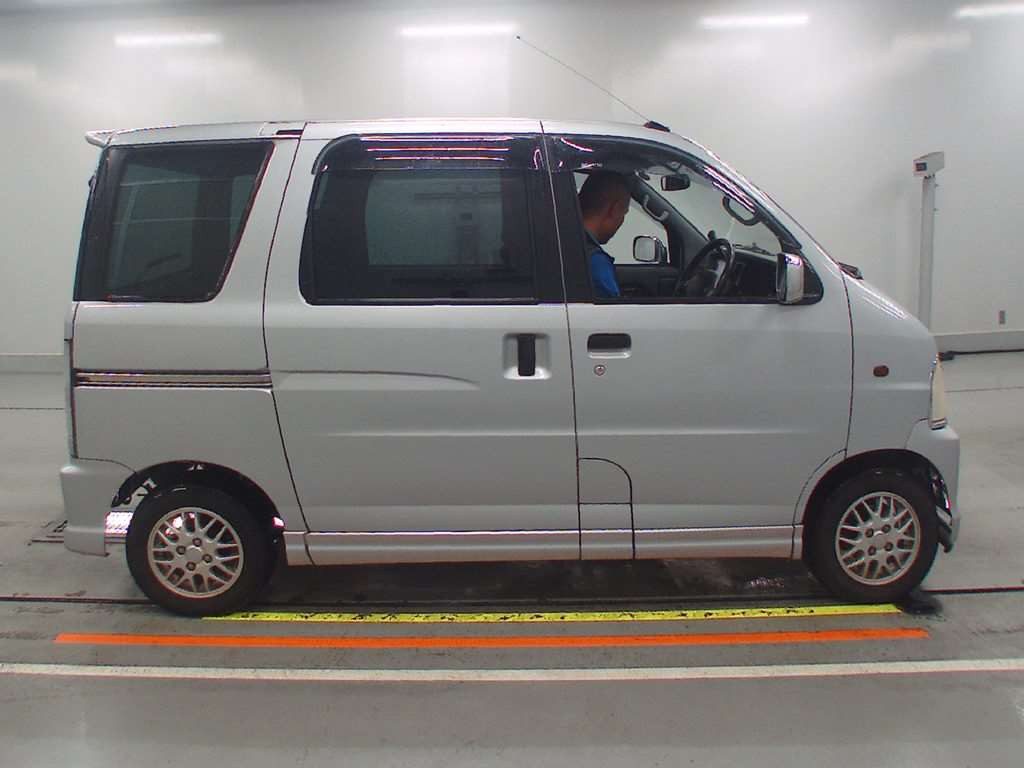 2003 Daihatsu Atrai Wagon S220G[2]