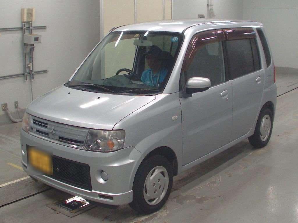 2010 Mitsubishi Toppo H82A[0]