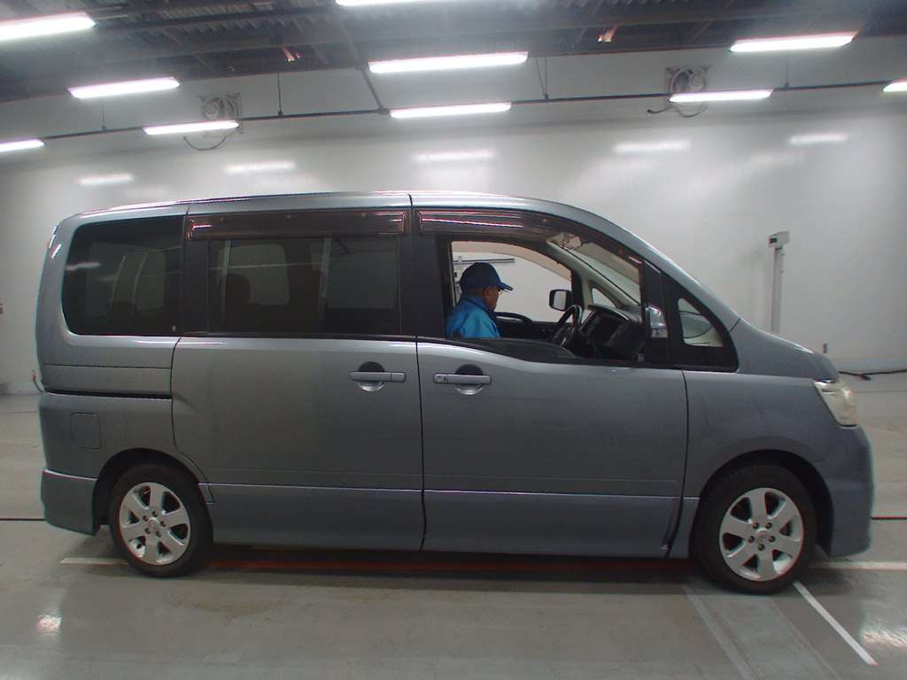 2008 Nissan Serena CC25[2]