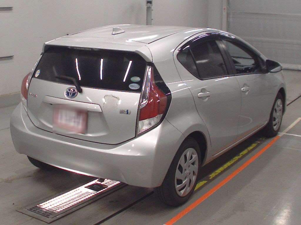 2015 Toyota Aqua NHP10[1]