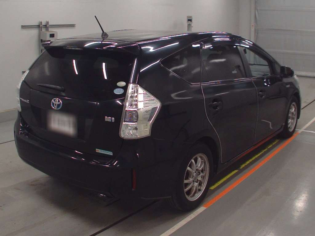 2012 Toyota Prius alpha ZVW41W[1]