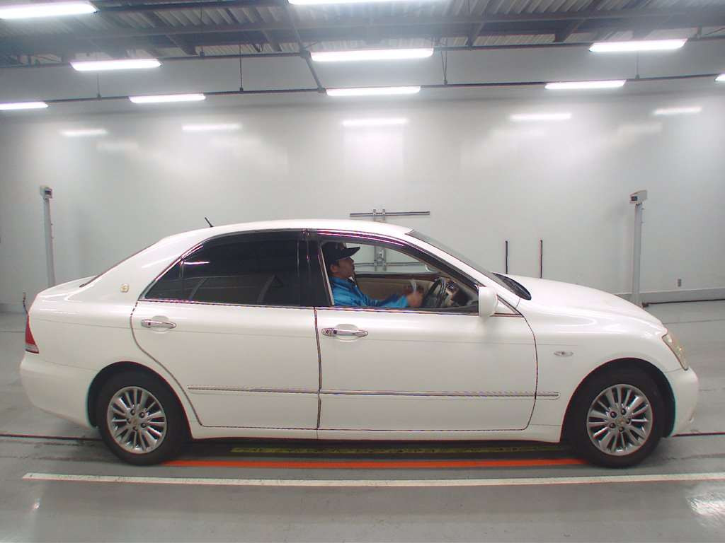 2005 Toyota Crown GRS182[2]