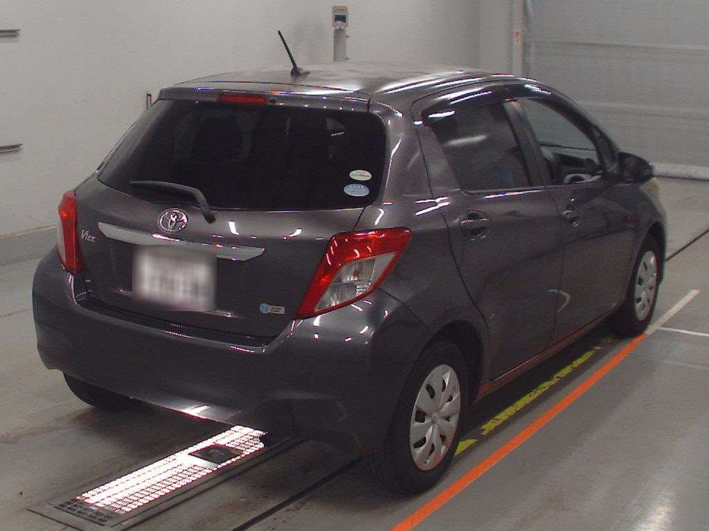 2011 Toyota Vitz NSP130[1]