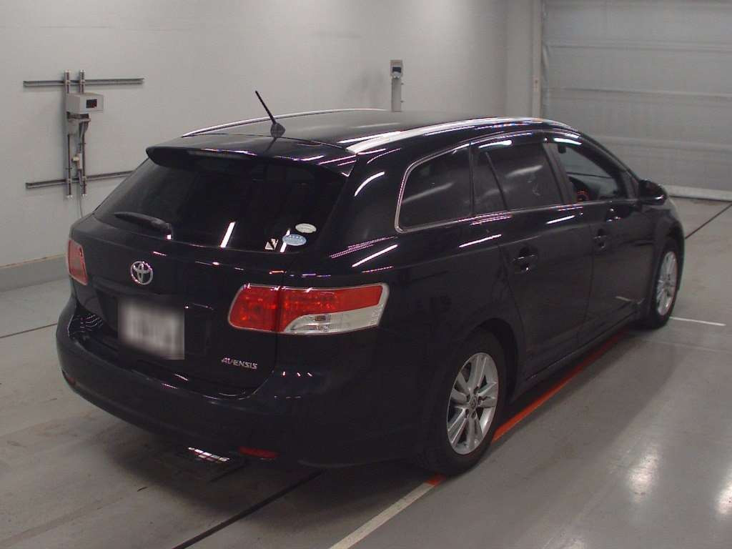 2011 Toyota Avensis Wagon ZRT272W[1]