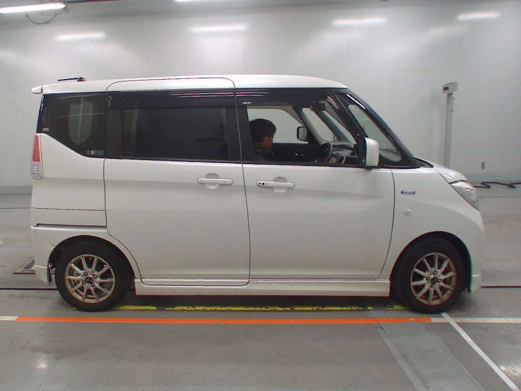 2016 Suzuki Solio MA36S[2]