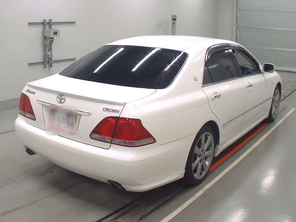 2004 Toyota Crown GRS182[1]