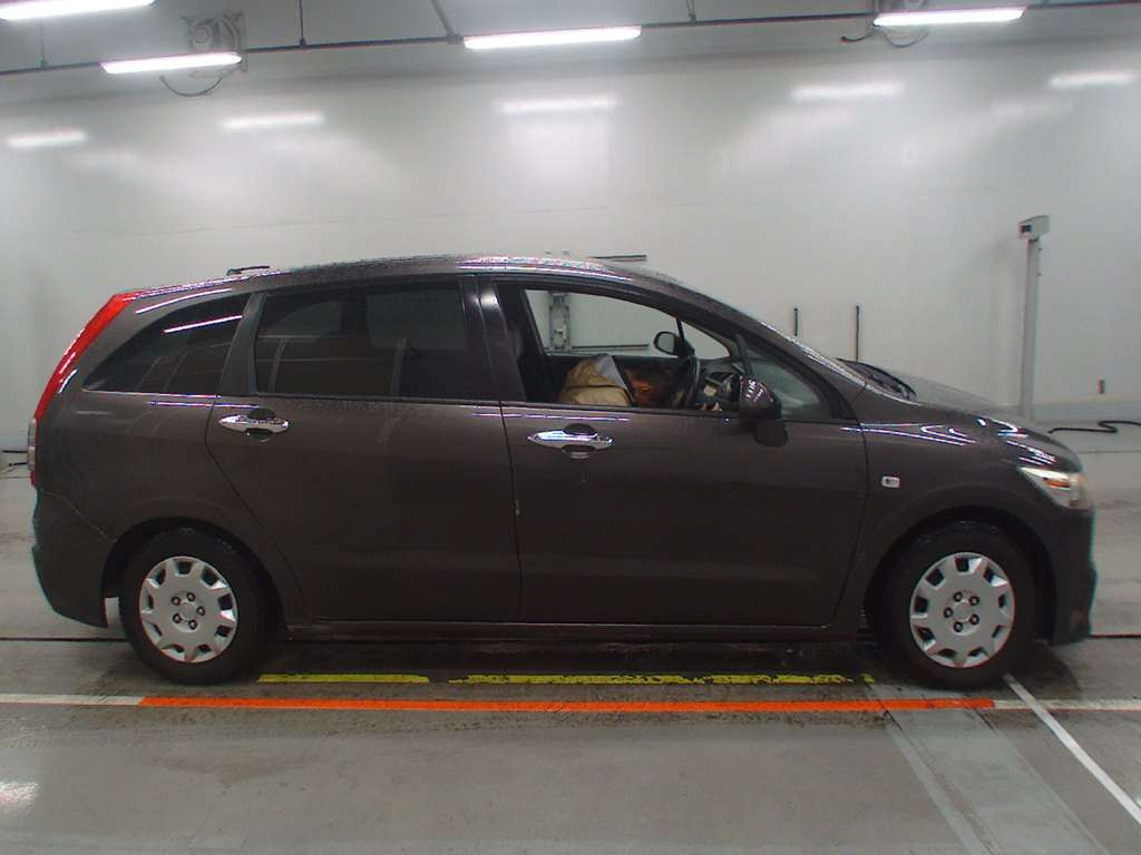 2008 Honda Stream RN6[2]