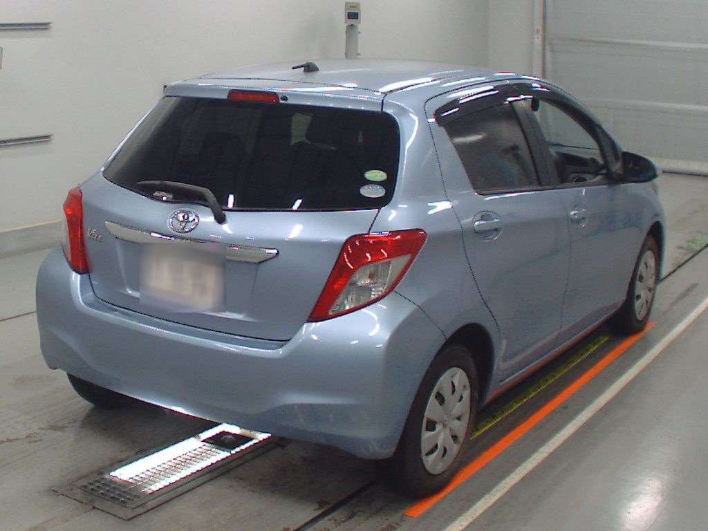 2013 Toyota Vitz KSP130[1]