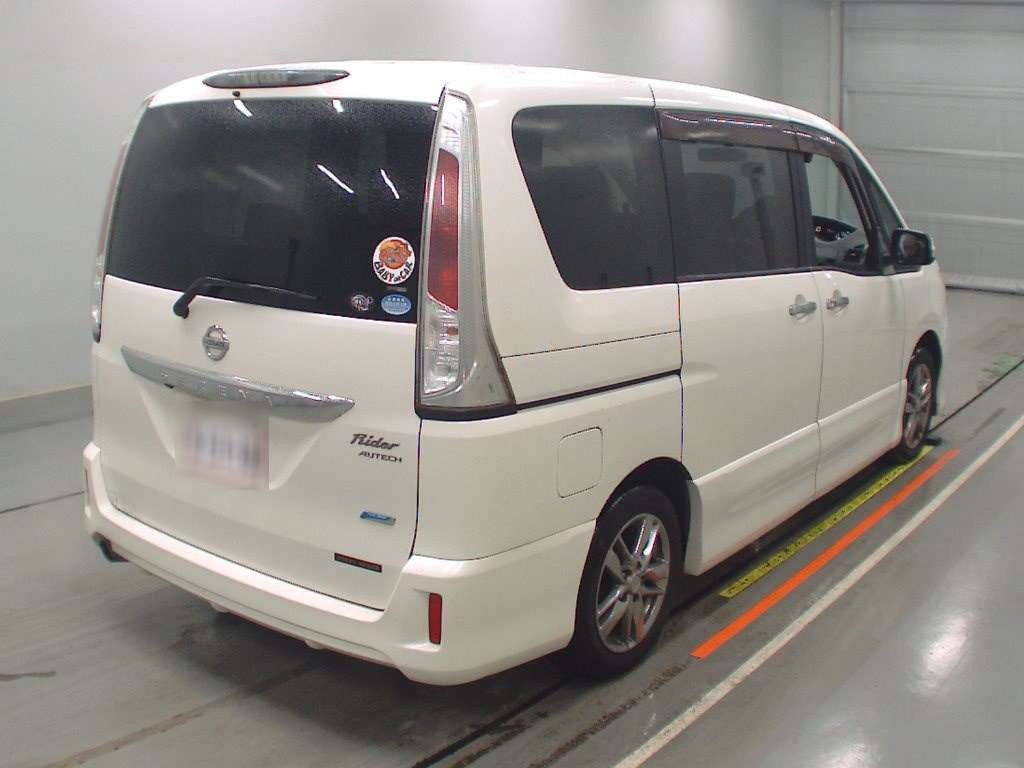 2012 Nissan Serena C26[1]