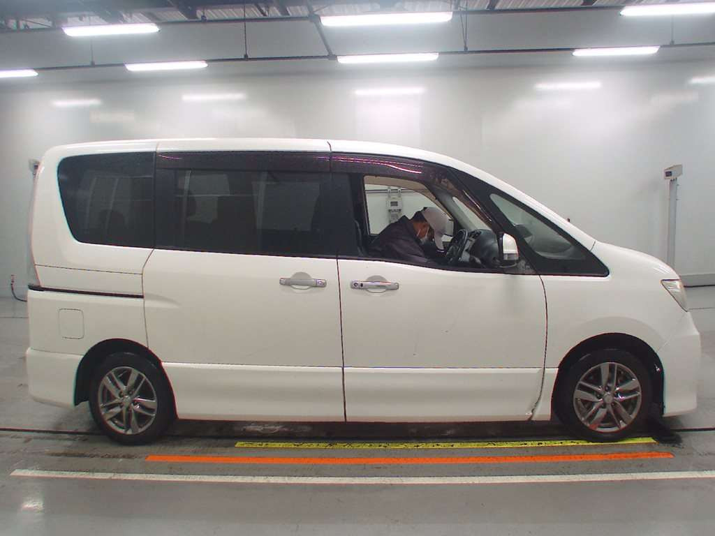 2012 Nissan Serena C26[2]