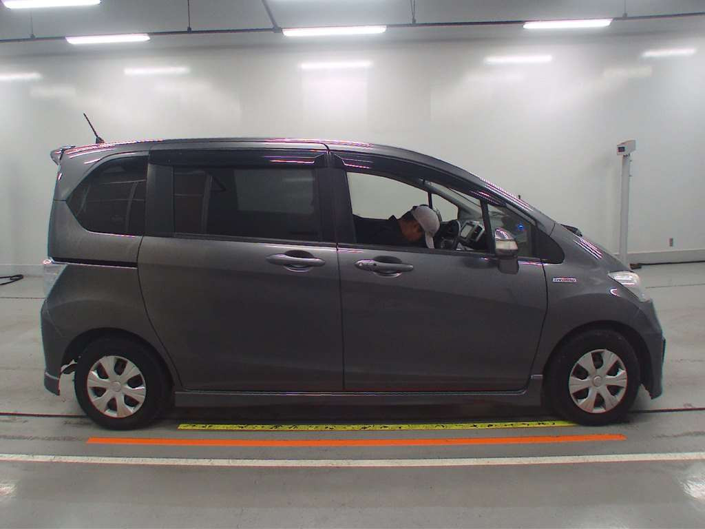 2012 Honda Freed hybrid GP3[2]