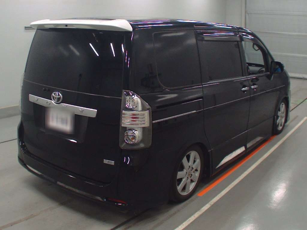 2009 Toyota Voxy ZRR70W[1]