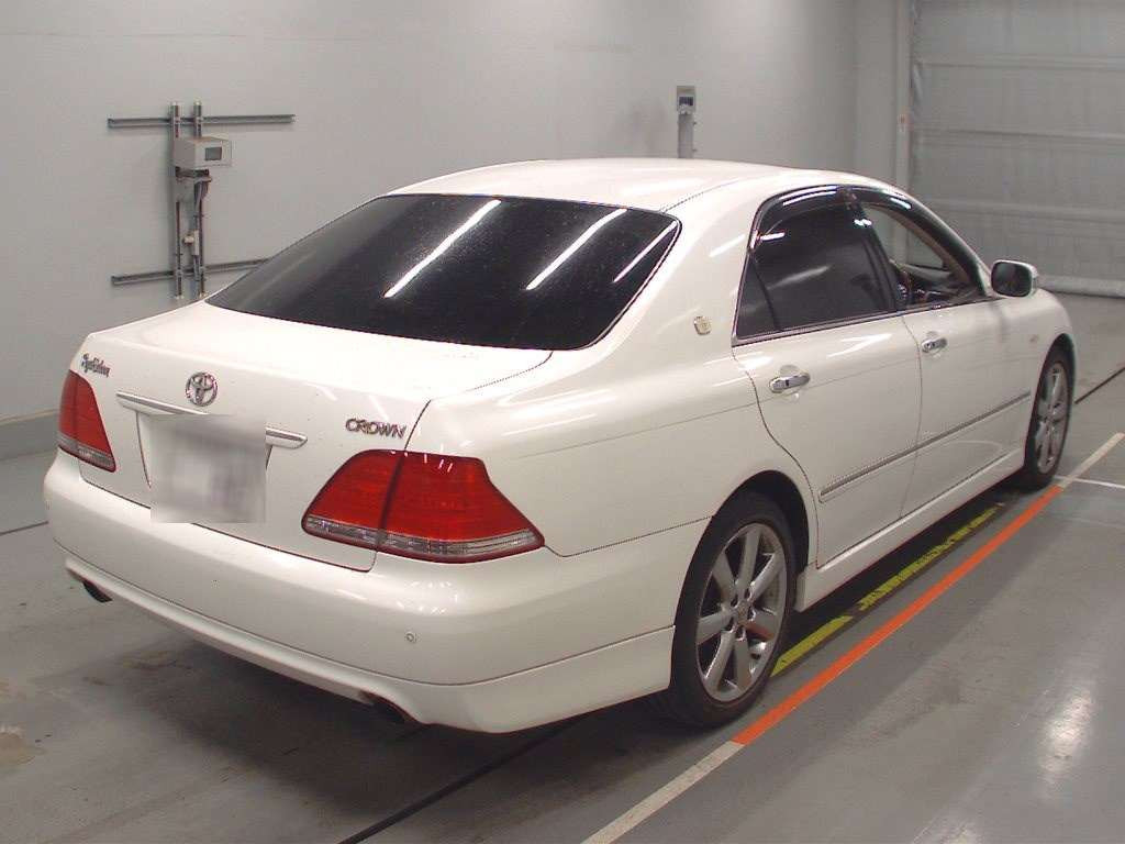 2005 Toyota Crown GRS182[1]