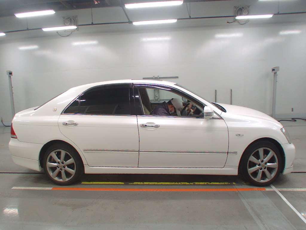 2005 Toyota Crown GRS182[2]